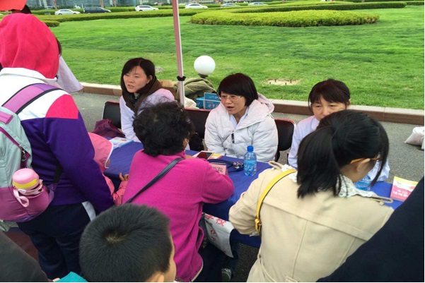 我会专家齐聚星海广场参加“服务百姓健康活动”春季大型义诊活动
