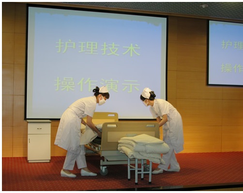 护理部召开纪念“5.12”国际护士节暨护士技能演示及联欢会